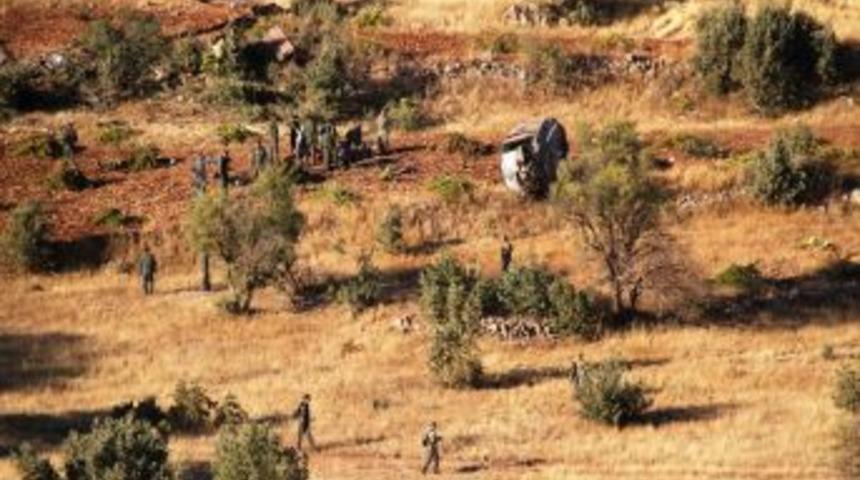 Askeri helikopterin enkazı 10 d&ouml;n&uuml;ml&uuml;k alana yayıldı