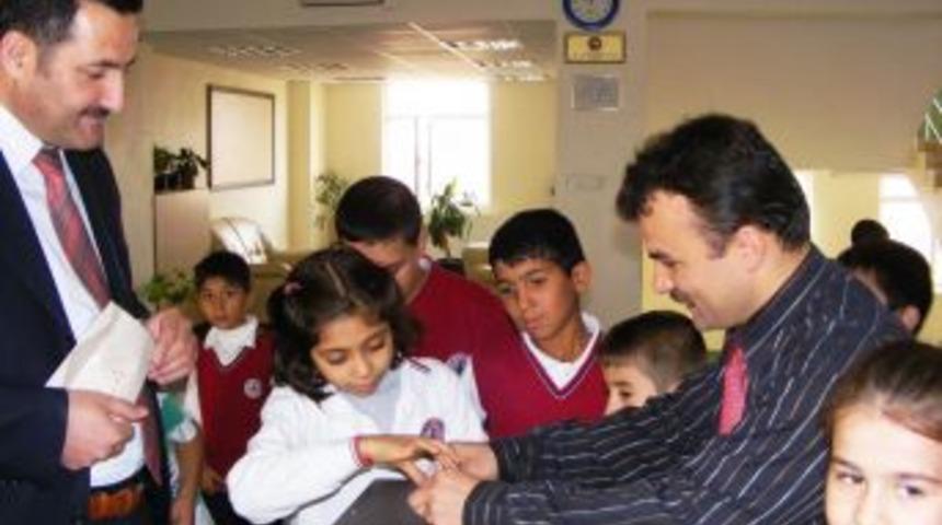 Baran Koleji &ouml;ğrencileri har&ccedil;lıklarını Van&rsquo;a g&ouml;nderiyor