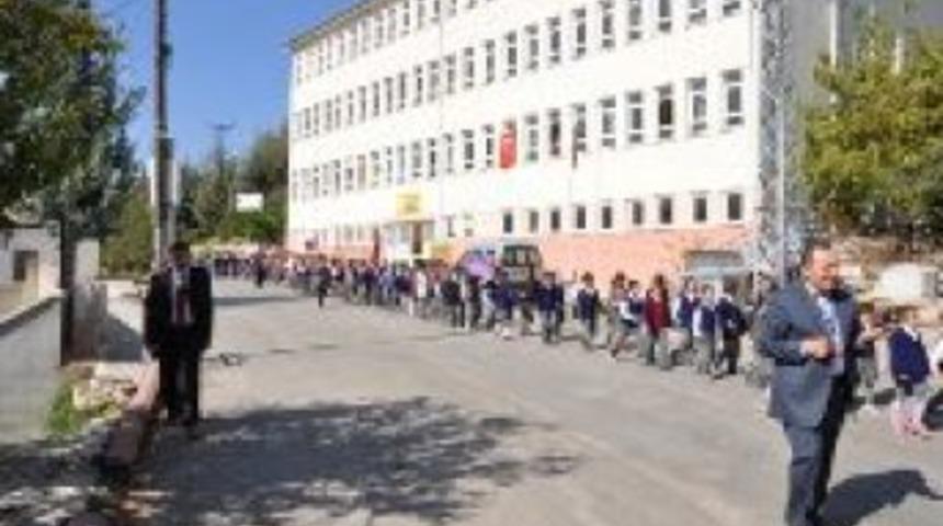 İlk&ouml;ğretim okulundan anlamlı etkinlik