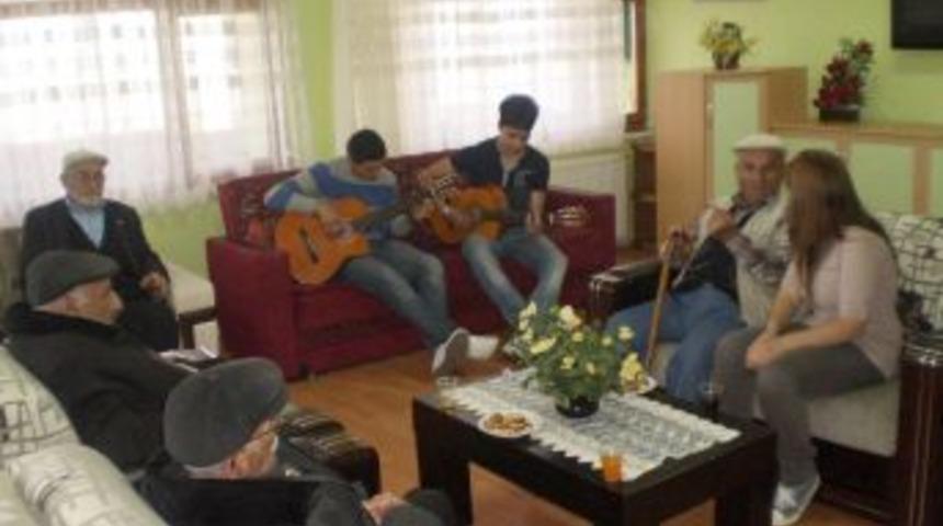 Gen&ccedil;ler yaşlıları unutmadı