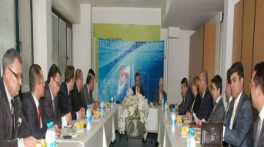 Denizli Valisi Demir, kaymakamları uyardı: İşleri zamana bırakmadan takip edin