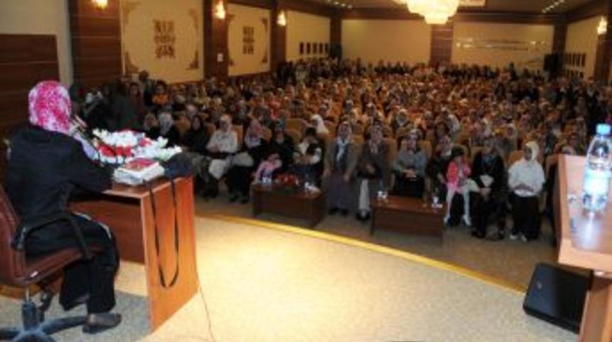 Pursaklar'da kadınlar dua terapisi konferansında buluştu
