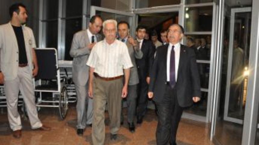 Bakan Yılmaz, Antalya&rsquo;daki yaralı askerleri ziyaret etti