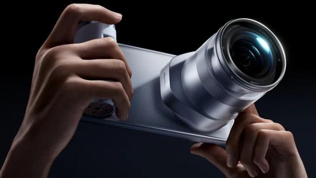 Huawei Mate 90 Pro Max tanıtıldı: Özel sürümüne harici kamera takılabiliyor