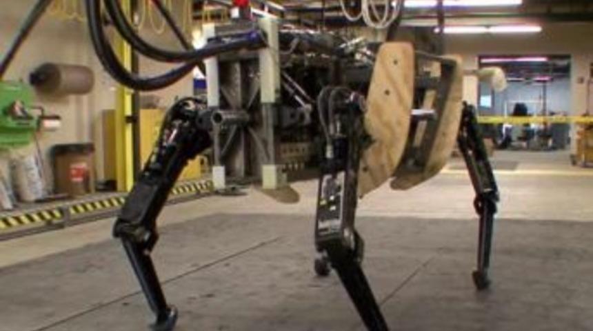 Askerlerin yeni yardımcısı 4 ayaklı robot &lsquo;AlphaDog&rsquo;