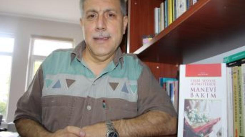 Prof.Dr. Seyyar: Yaşlı ve &ouml;z&uuml;rl&uuml;ler manevi bakımın eksikliğini yaşıyor