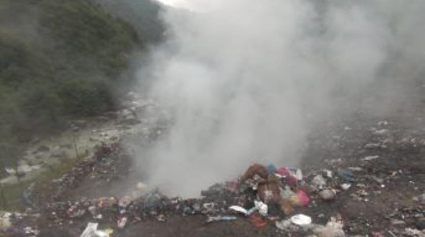 &Ccedil;&ouml;p dumanı soluyorlar