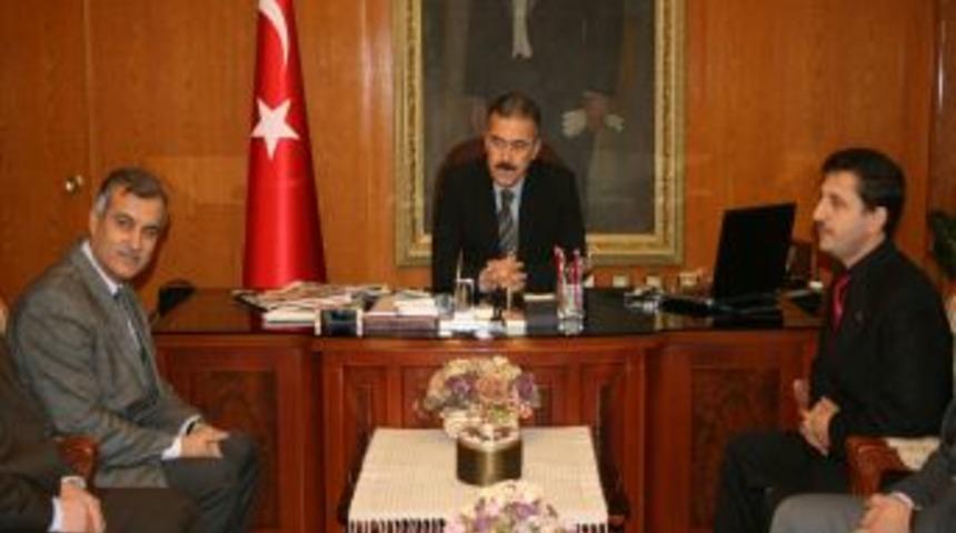 T&Uuml;&Ccedil;AP y&ouml;netiminden Vali Ayyıldız'a nezaket ziyareti