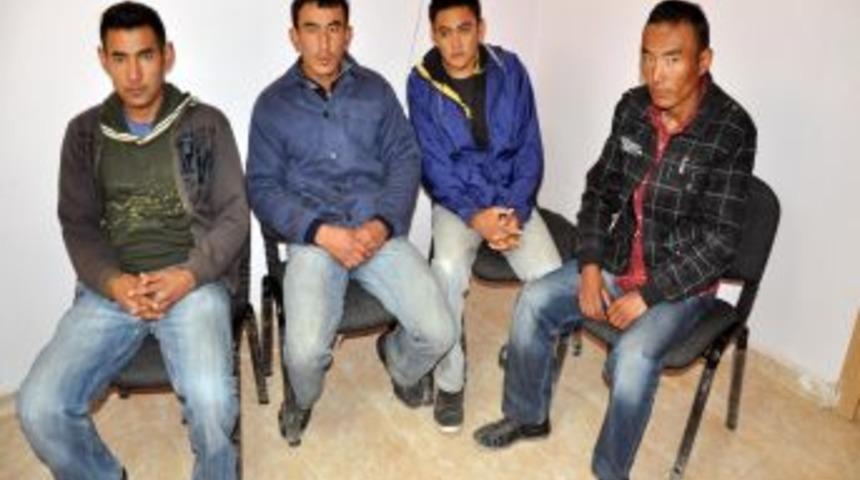 Van depreminde evleri oturulamaz hale gelen Kırgızlar, yardım bekliyor