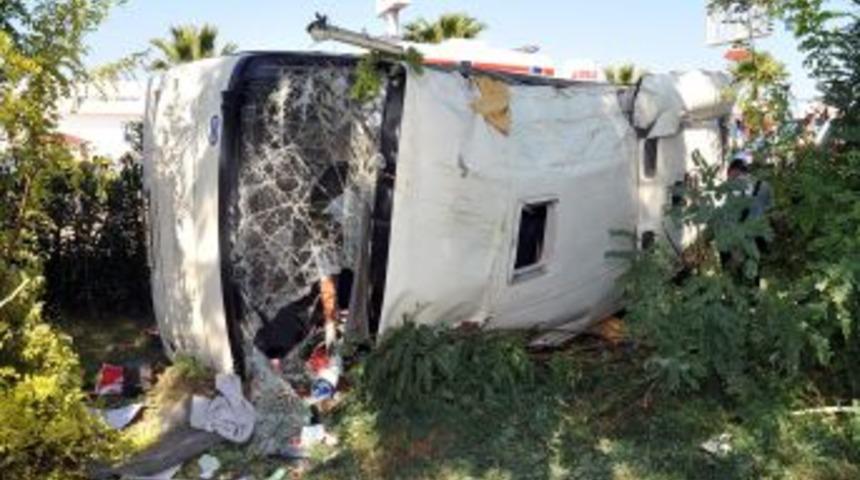 Turist minib&uuml;s&uuml; kaza yaptı: 1 Fransız &ouml;ld&uuml;