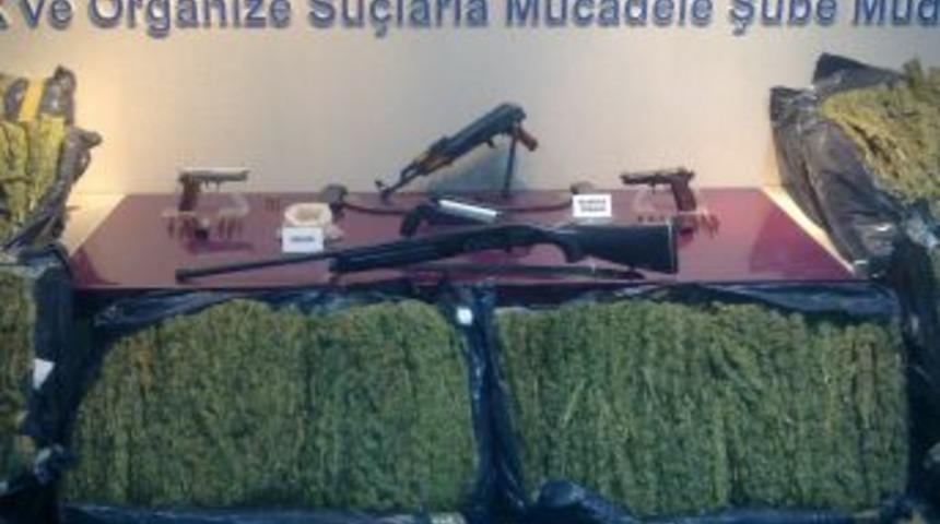 Uyuşturucu &ccedil;etesine ahırda baskın: 20 g&ouml;zaltı