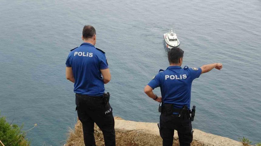 Antalya&rsquo;da "Yardım edin" &ccedil;ığlığı ekipleri alarma ge&ccedil;irdi