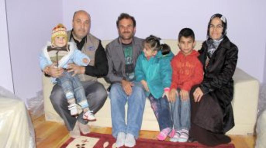 Kimse Yok Mu Derneği, ihtiya&ccedil; sahibi 3 &ccedil;ocuklu ailenin evini d&ouml;şedi
