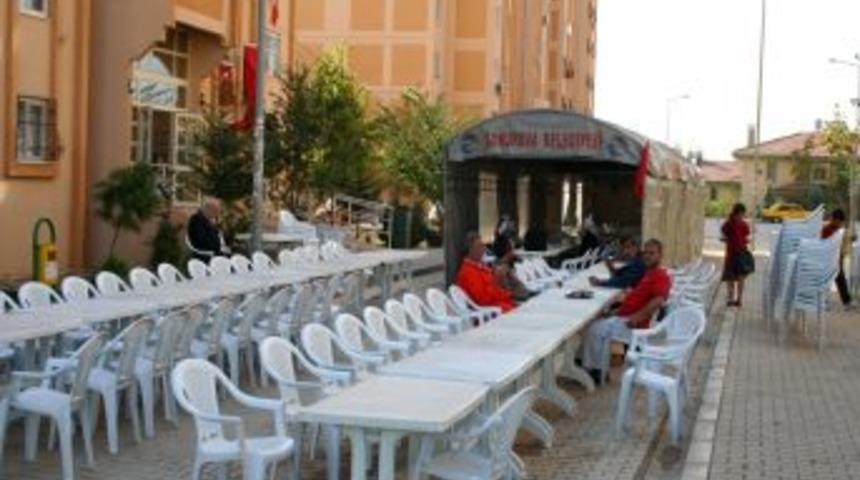 Şehitt eşi Van'daki depremzedeler i&ccedil;in yardım kampanyası başlattı