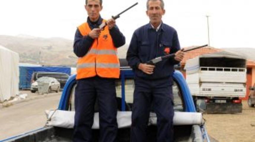 Boğa timleri silahlarıyla poz verdi