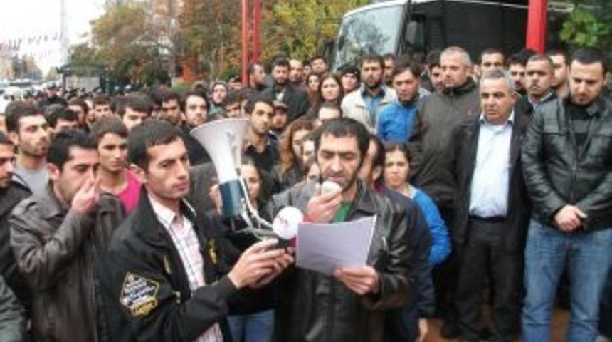 Televizyon binası önünde Müge Anlı’yı protesto ettiler