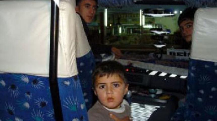 Oğlunu bindiği minib&uuml;ste unuttu