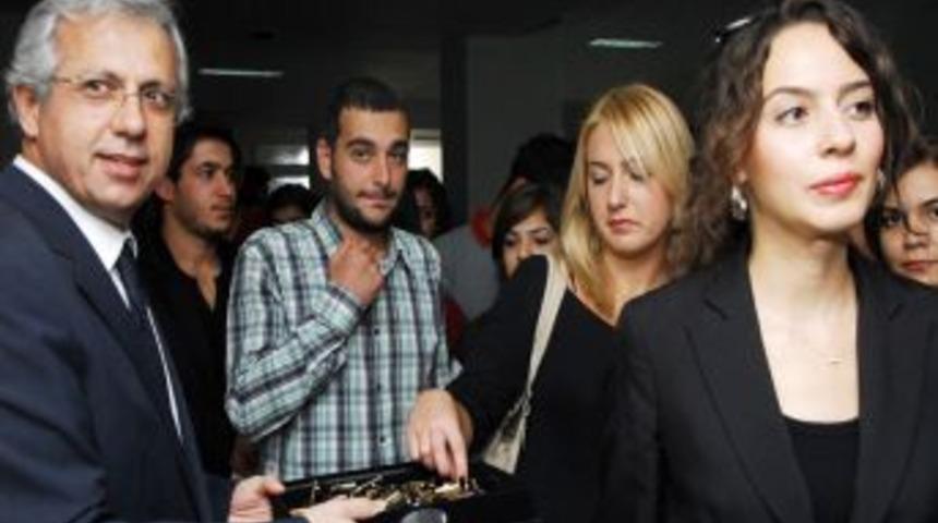 Hukuk fak&uuml;ltesi ve lise &ouml;ğrencileri adliye koridorları ile tanıştı