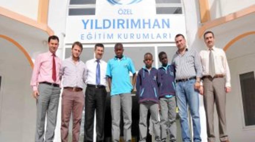 Afrikalı 13 &ouml;ğrencinin eğitimini Yıldırımhan &uuml;stlendi