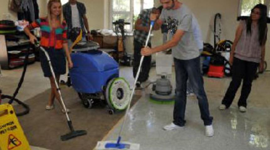 &Uuml;niversitede temizlik&ccedil;i yetiştiriliyor