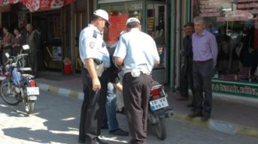 Emniyet s&uuml;r&uuml;c&uuml;leri bilin&ccedil;lendiriyor