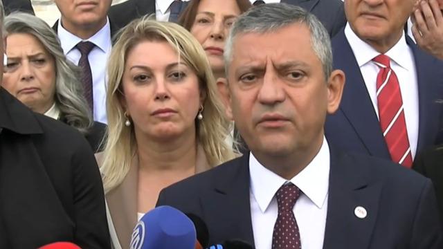 Özgür Özel’den CHP’ye çok sert 'ikiyüzlülük' tepkisi: “İş bu tarafa dönünce makas değiştiriyorlar”