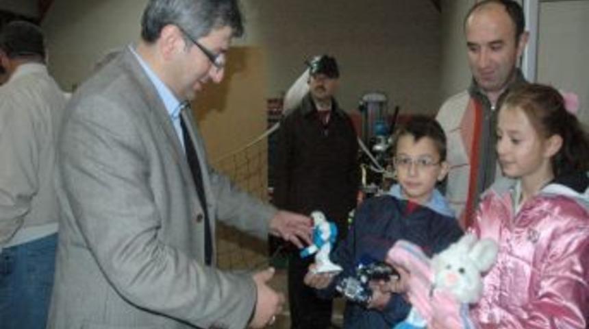 Oyuncaklarını depremzedelere g&ouml;nderdiler