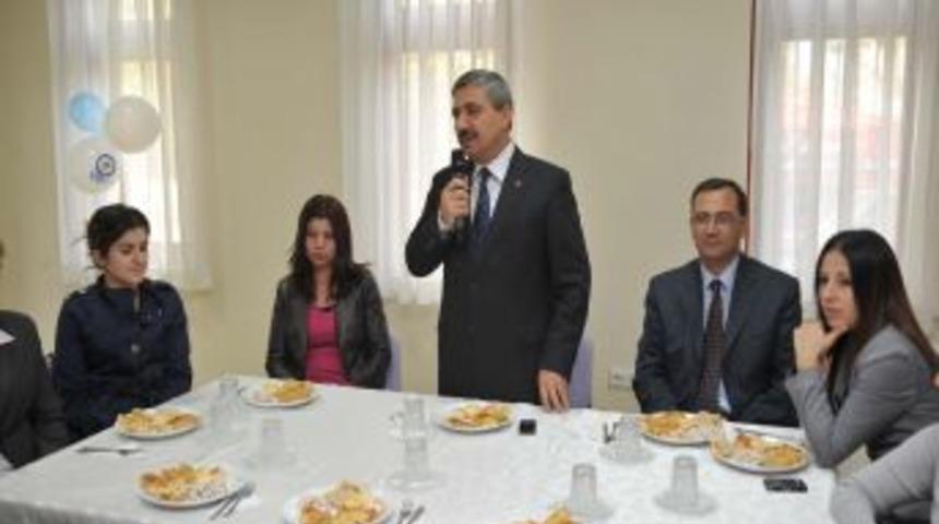 Z&uuml;beyde Hanım Kadınlar Merkezi &uuml;&ccedil;&uuml;nc&uuml; yılını kutladı