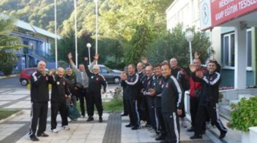 Veteran G&uuml;reş Milli Takımı Polonya'ya gitti