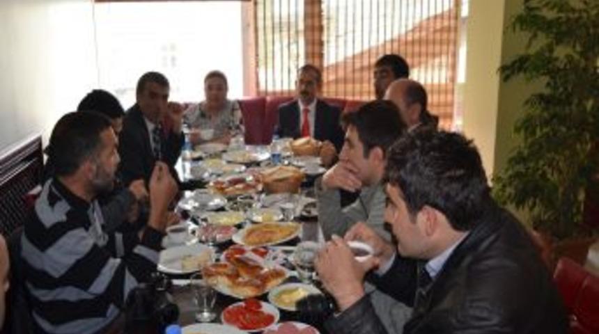 Dereci: Ardahan'da bekleyen projeleri hayata ge&ccedil;ireceğiz