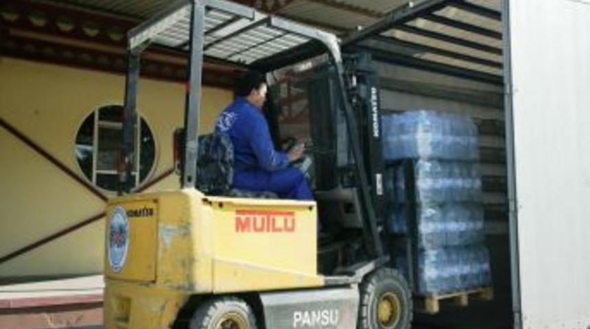 Depremzedelere Kayseri&rsquo;den 80 ton su yardımı