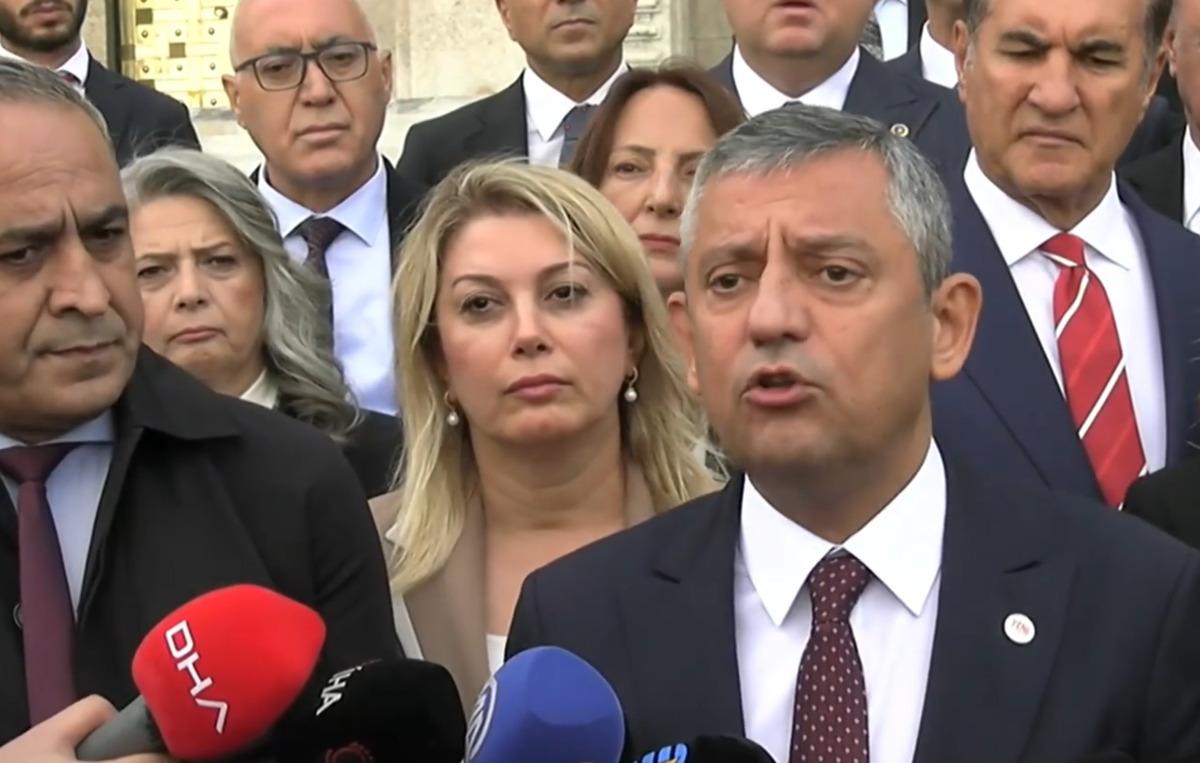 Özgür Özel’den CHP’ye çok sert ikiyüzlülük tepkisi: “İş bu tarafa dönünce makas değiştiriyorlar” 1