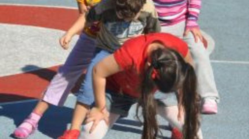 &Ouml;ğrenciler hayvanlarıyla birlikte okul bah&ccedil;esinde kortej y&uuml;r&uuml;y&uuml;ş&uuml; yaptı