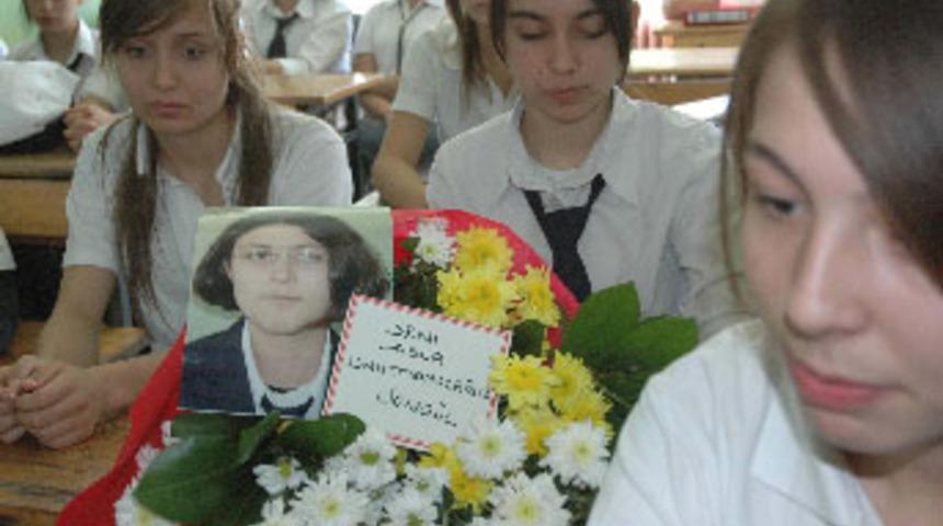 Gen&ccedil; kızın akılalmaz &ouml;l&uuml;m&uuml;