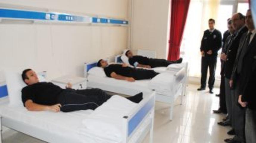 Polis adaylarından deprem b&ouml;lgesine kan desteği