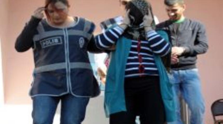 Azılı kadın hırsızı, tezgahtarın dikkati yakalattı