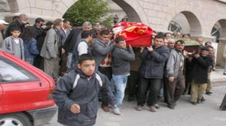 Van depreminde &ouml;len &uuml;niversite &ouml;ğrencisi Yozgat'ta toprağa verildi