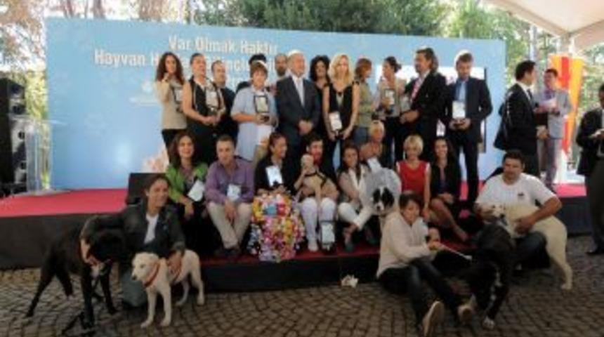 Hayvan dostları ve sanat&ccedil;ılar: Hayvanlar i&ccedil;in de 'Var Olmak Haktır'