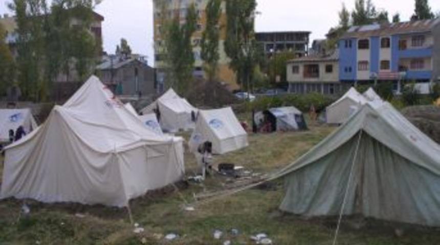Vanlılar acilen &ccedil;adır istiyor