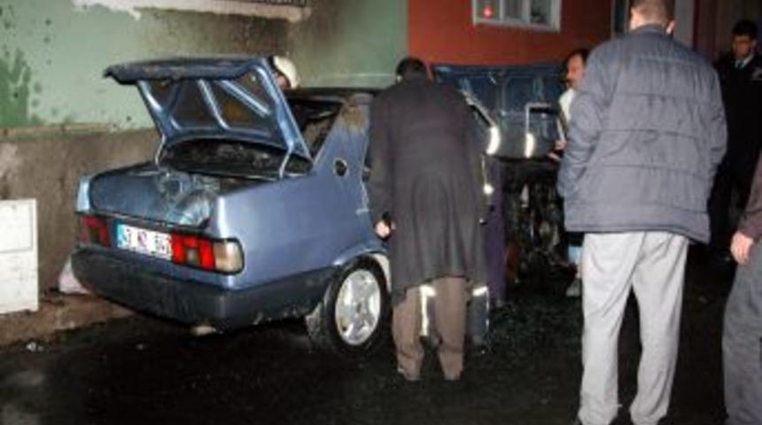 Park halindeki otomobil yandı