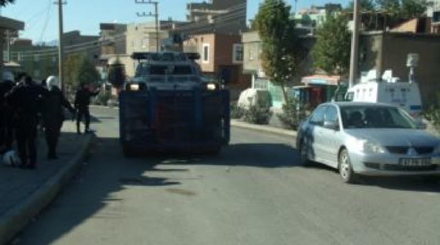 Ter&ouml;r yandaşları ter&ouml;rist cenazesinde olay &ccedil;ıkardı