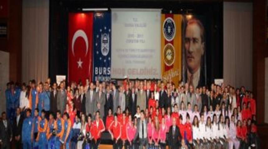 Bursa&rsquo;nın şampiyon &ouml;ğrencileri &ouml;d&uuml;llendirildi