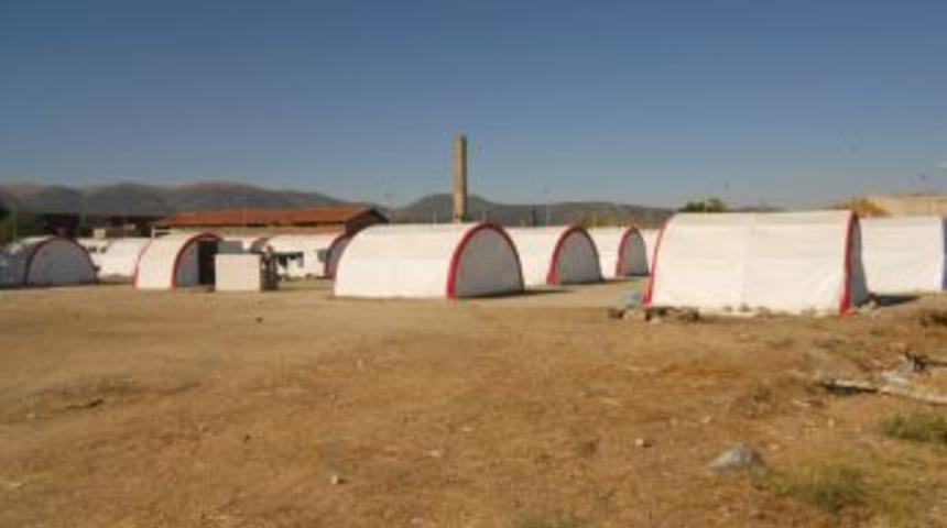 Gelendost&rsquo;ta mevsimlik tarım iş&ccedil;i &ccedil;adırları kuruldu