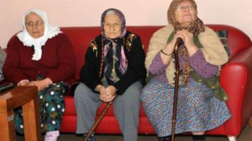 Huzurevi sakinlerine diş brifingi verildi