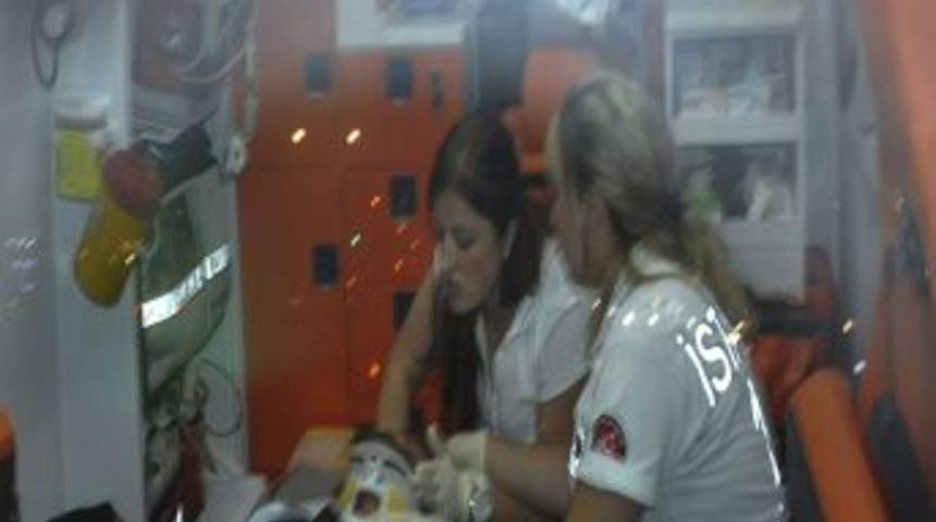 Tramvayın &ccedil;arptığı kadın yaralandı