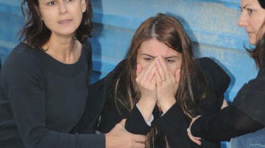 Yere diz &ccedil;&ouml;kt&uuml;r&uuml;p başına sıktı