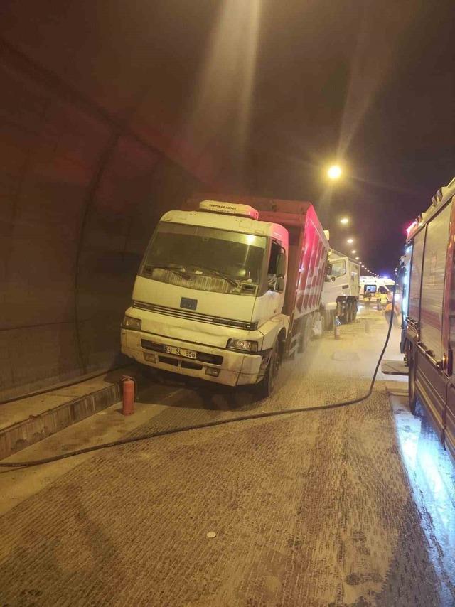 Tünel içinde çarpıştılar: 1 yaralı 3