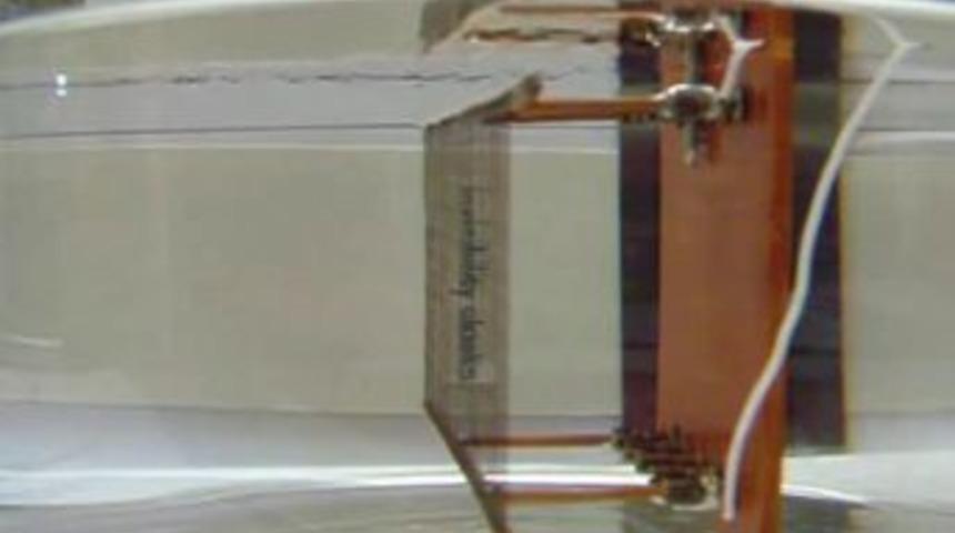 Su altında &ccedil;alışan &lsquo;g&ouml;r&uuml;nmezlik pelerini&rsquo; geliştirdiler