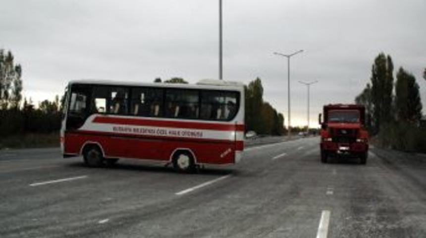 Yol yapım &ccedil;alışmasındaki 2 aylık bilan&ccedil;o: 7 &ouml;l&uuml;, 4 yaralı