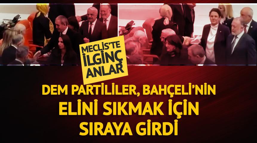 Meclis&rsquo;te dikkat &ccedil;eken anlar! DEM Partililer Bah&ccedil;eli ile tokalaşmak i&ccedil;in sıraya girdi